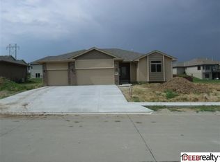 1909 Apollo Ln, Papillion, NE 68133