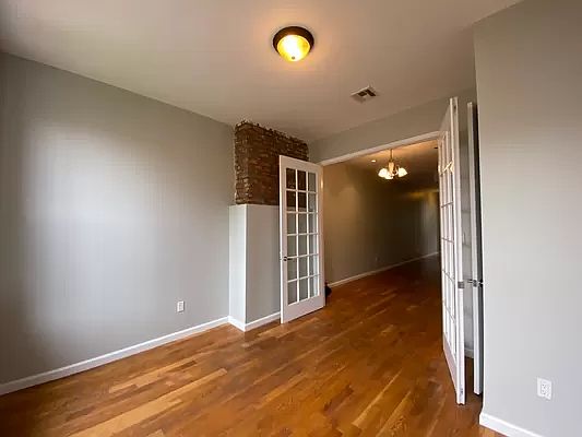 5th image of 213 Wyckoff Ave