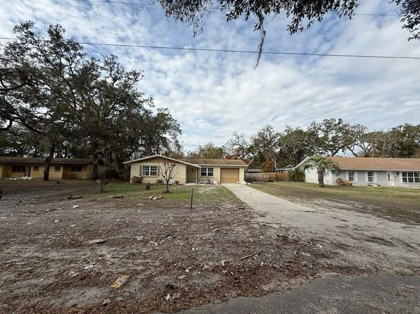 4935 Mockingbird Dr, Dade City, FL 33523