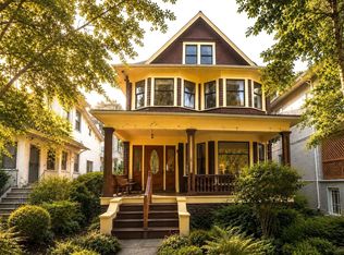 1749 William St, Vancouver, BC V5L 2R5