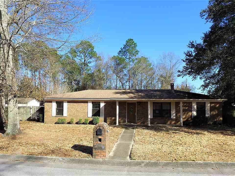1st image of 860 Maple Woods Cir
