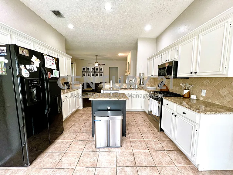 11413 Huntington Rd — Photo 4