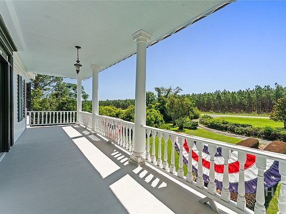 3rd image of 8075 Lakeview Road