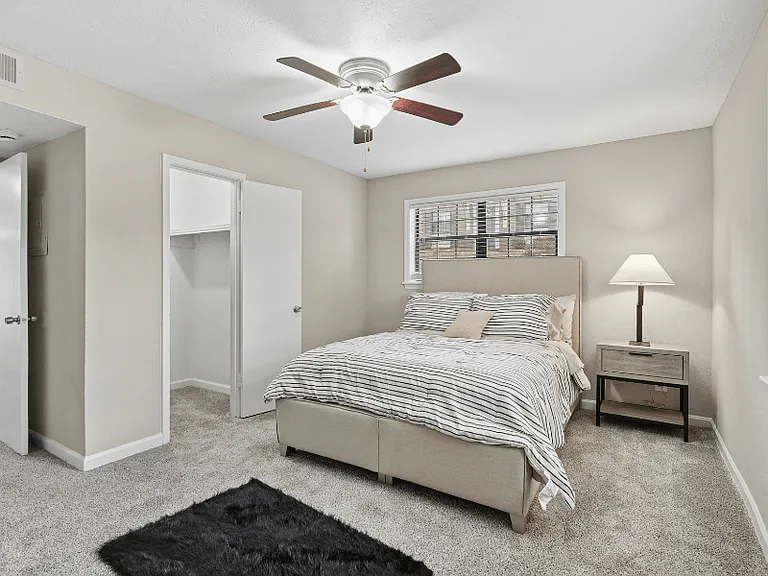 Brentwood Apartments — Photo 16