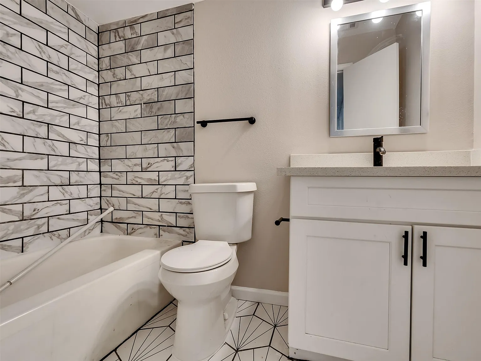 2 bed, 1.5 bath, 968 sqft, $1,250 — Photo 3