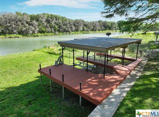 568 Turtle Ln, Seguin, TX 78155