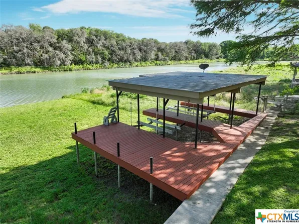 568 Turtle Ln, Seguin, TX 78155