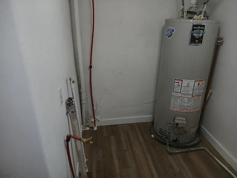 828 6th St #BASEMENT — Photo 10