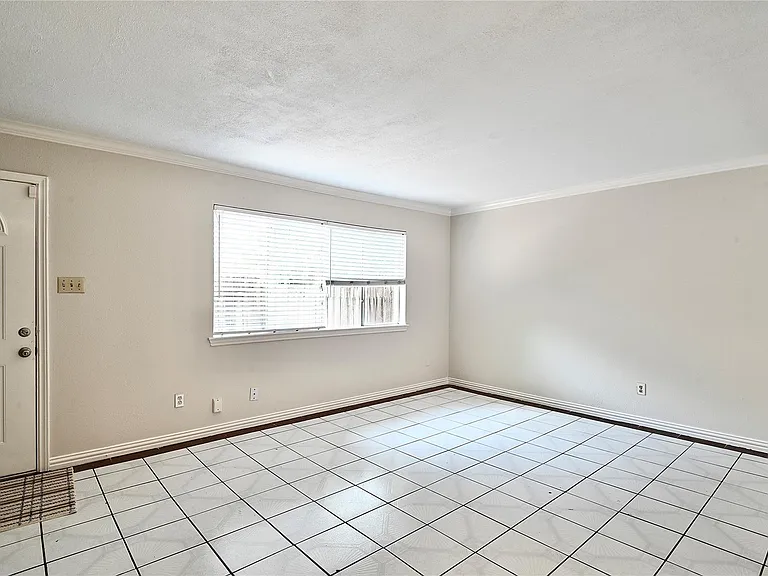 8314 La Roche Ln — Photo 10