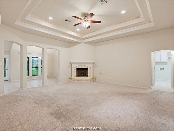 4th image of 702 Woodson Dr