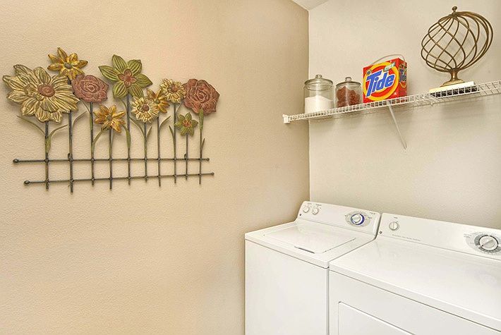 Washer/Dryer included