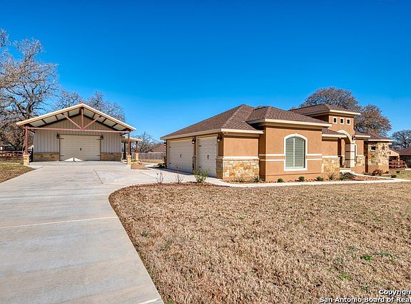 2nd image of 121 Bucks Ln