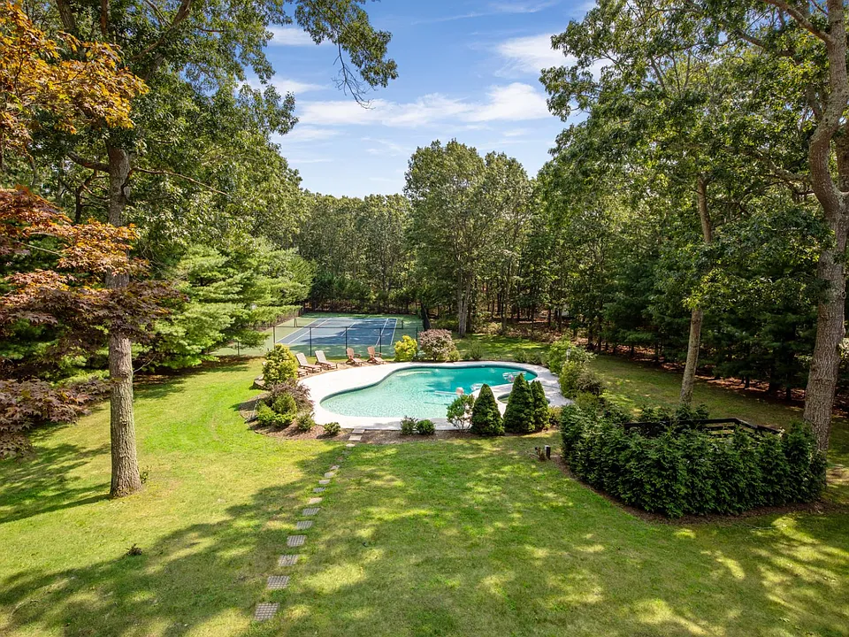 32 W Trail Rd