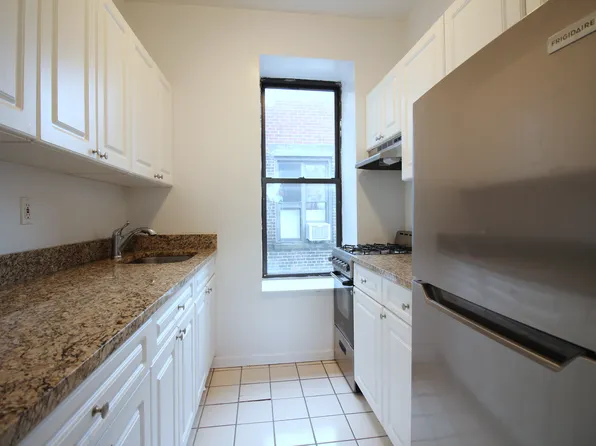 301 West 21st Street image 1 of 5