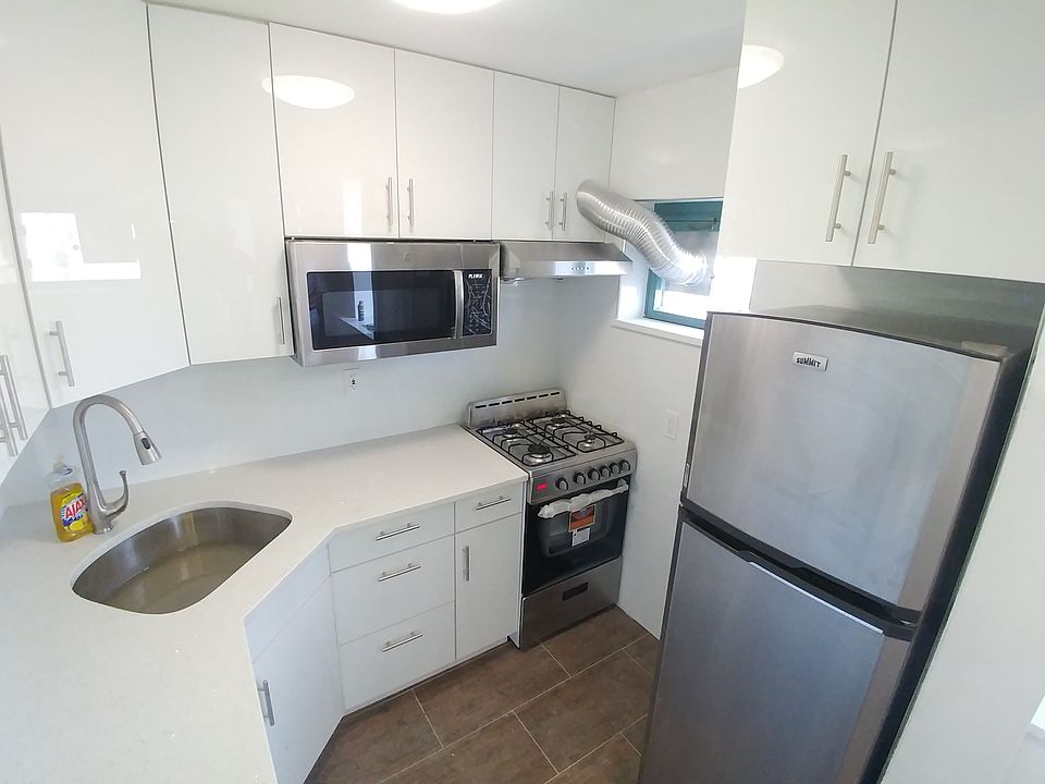 1st image of 60 Henry St #10