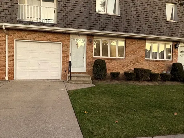 138 Rebecca Park, Buffalo, NY 14207
