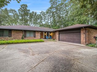 1055 Frankel Ln, Bloomfield Hills, MI 48302