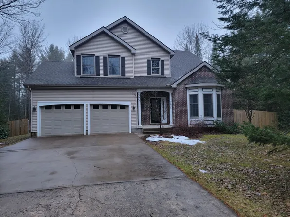 3248 W 16th Ave, Sault Sainte Marie, MI 49783