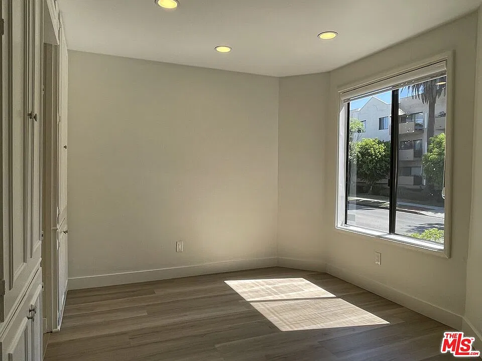 3 bed, 3.0 bath, 1710 sqft, $4,600 — Photo 4