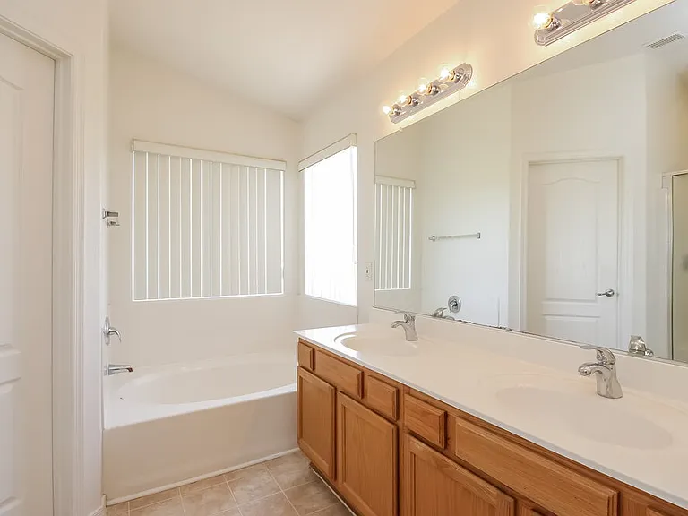 1713 S 82nd Ave — Photo 9