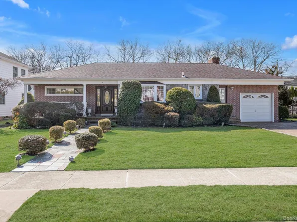40 Vassar Street, Garden City, NY 11530