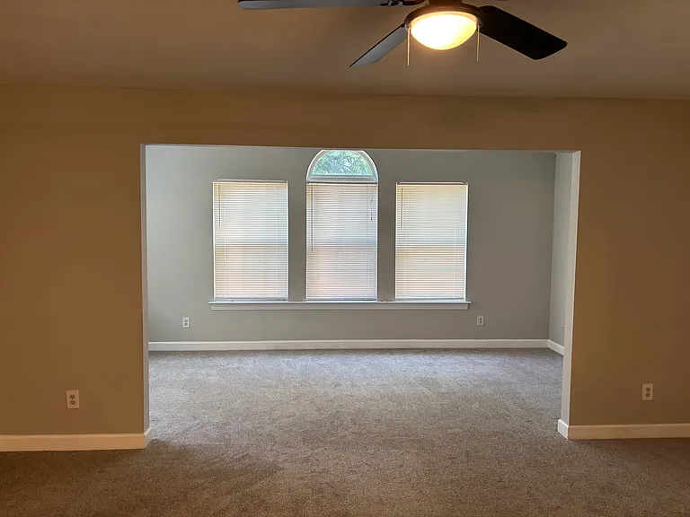 4388 Daphne Ln #F — Photo 4