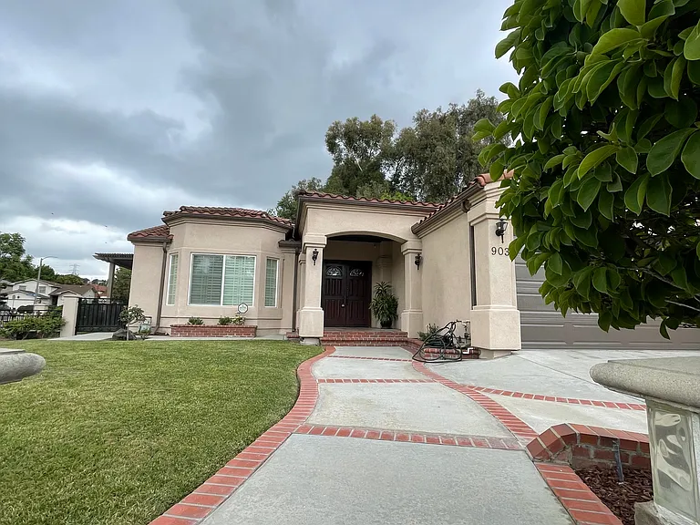 903 Rose Glen Ave — Photo 3
