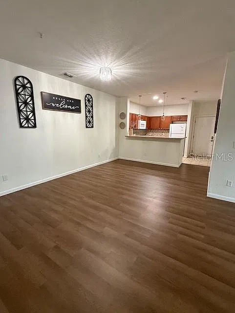 3 bed, 2.0 bath, 1269 sqft, $1,900 — Photo 3