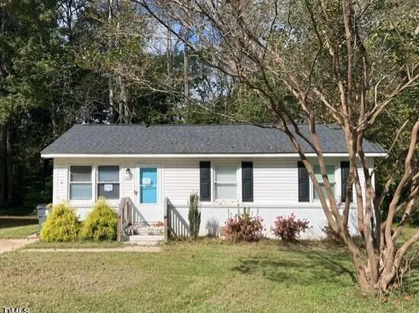 200 W Westbury Dr, Oxford, NC 27565