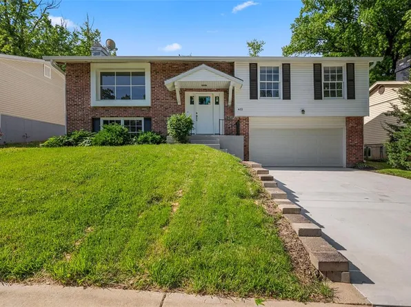 412 Sorrento Dr, Ballwin, MO 63021