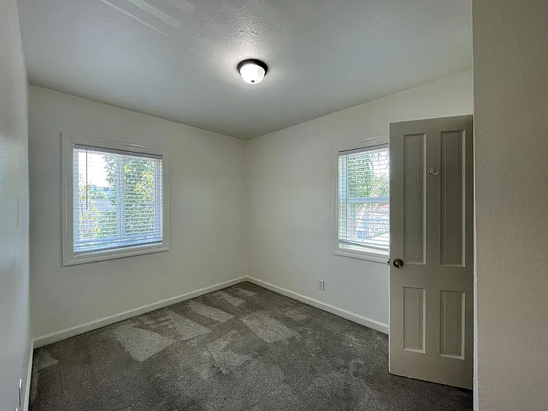 4327 McClintock St — Photo 6