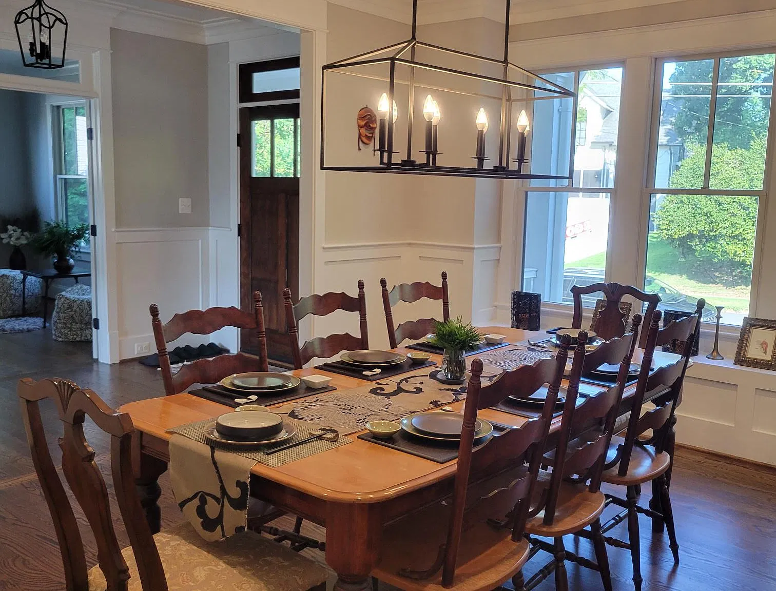7 bed, 6.5 bath, 6400 sqft, $11,000 — Photo 2