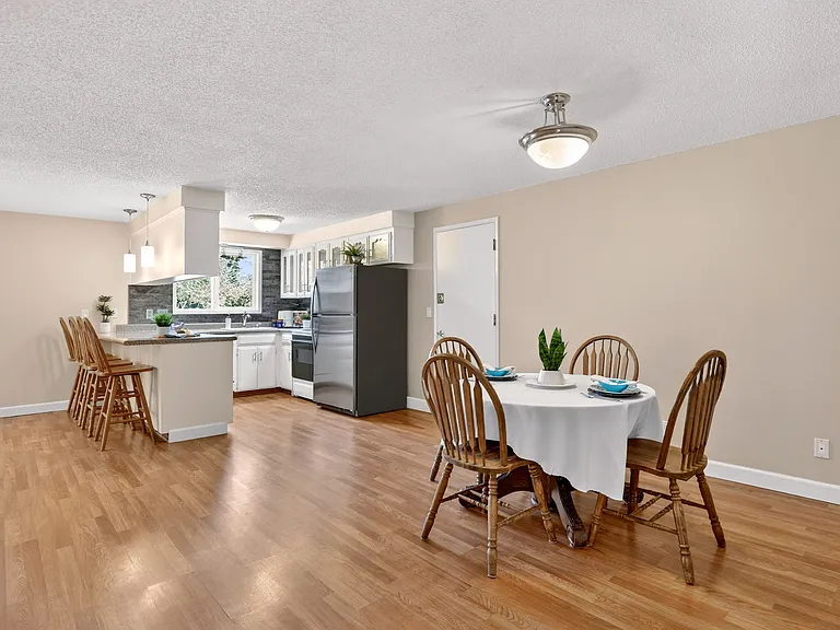 640 Stonehill Dr — Photo 10