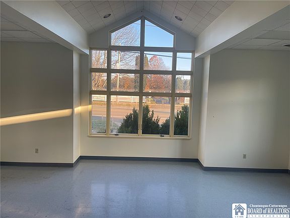 5th image of 36 E Main St