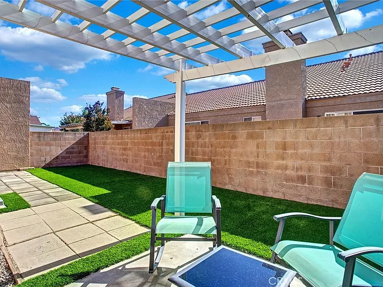 985 Sunrise St — Photo 14