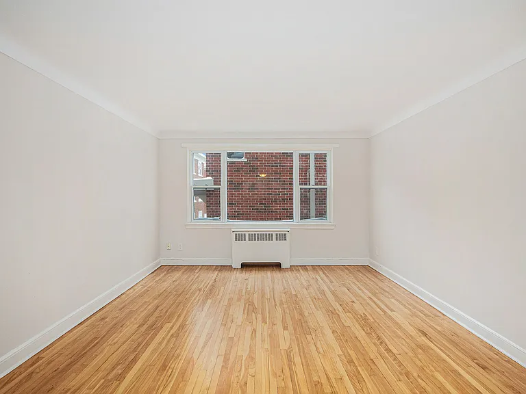 340 Tillbury Ave — Photo 8