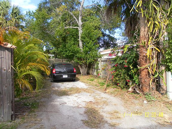 4th image of 923 40th St N