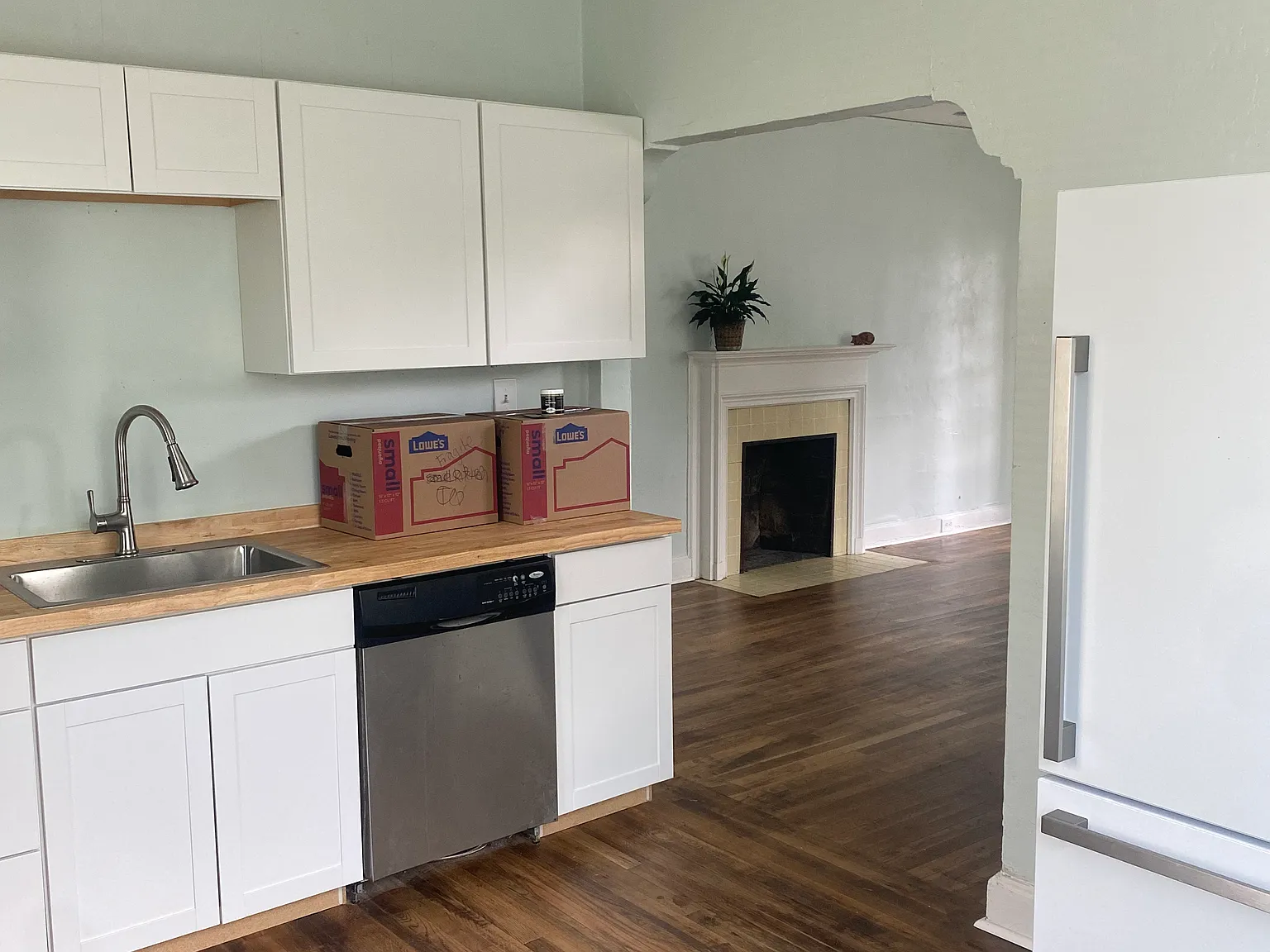 3 bed, 1300 sqft, $2,100 — Photo 3