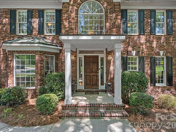 2nd image of 2401 Flagstick Dr