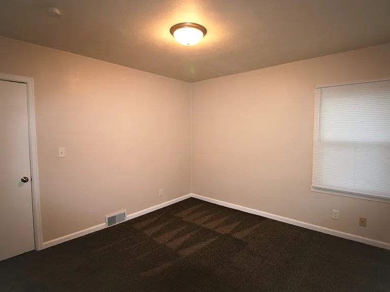 445 Waverly Rd — Photo 12