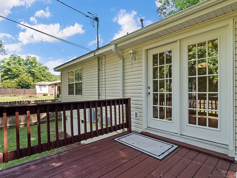 1004 W Walnut St — Photo 30