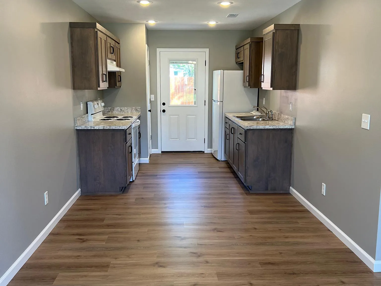 155 W Sunset St — Photo 2
