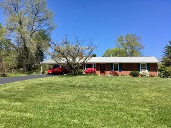 4923 Woodmar Dr SW, Roanoke, VA 24018