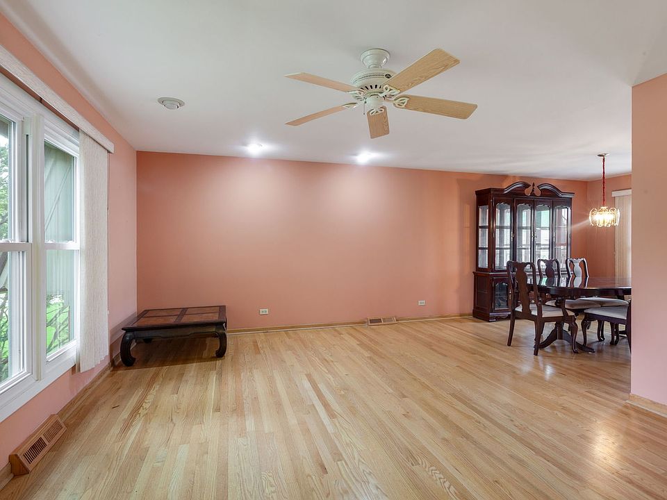 3990 Hudson Dr, Hoffman Estates, IL 60192 | MLS #12629031 | Zillow