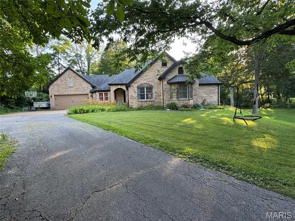 135 Bittersweet Ln, Saint Louis, MO 63138