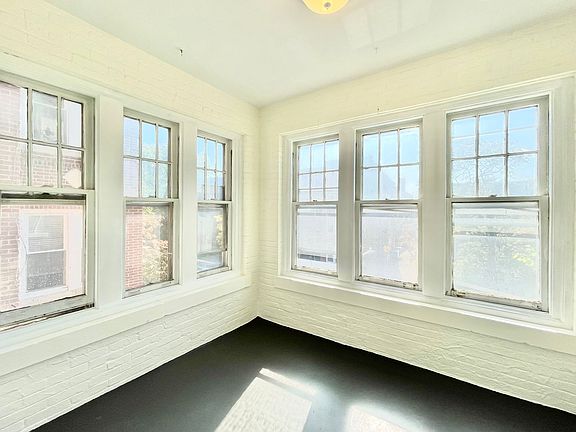 4th image of 1414 W Argyle St APT 2