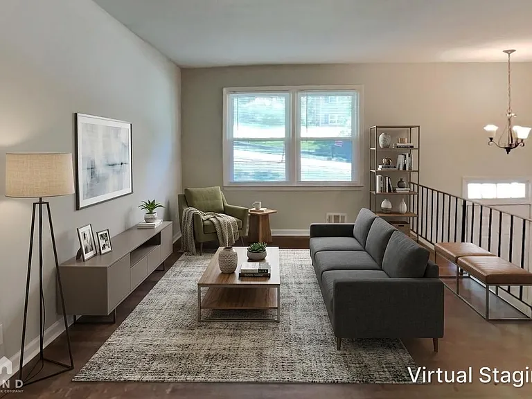 2715 Carriage Ln — Photo 2