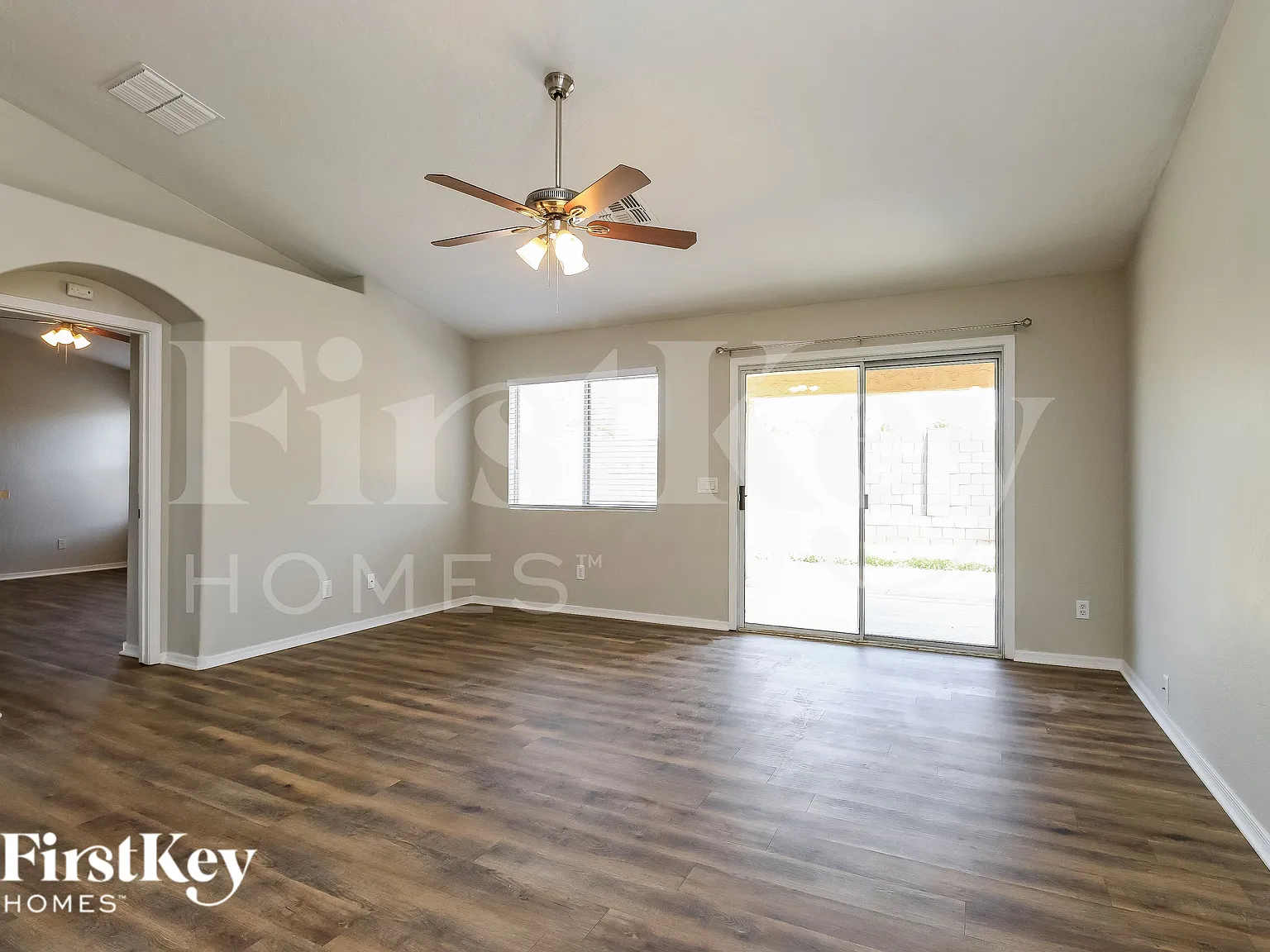 3 bed, 2.0 bath, 1429 sqft, $2,135 — Photo 3