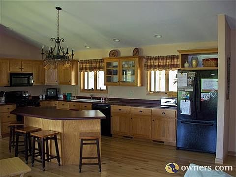 5th image of 410 West St