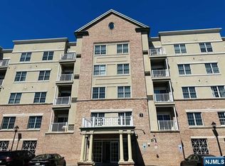 3110 Windsor Park Ct, Englewood, NJ 07631